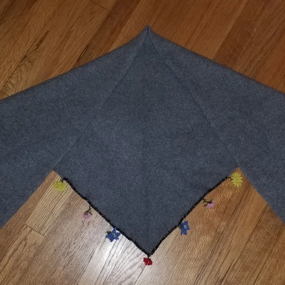 NWOT- Cashmere in Love (CiL) Scarf - Picture 2 of 7